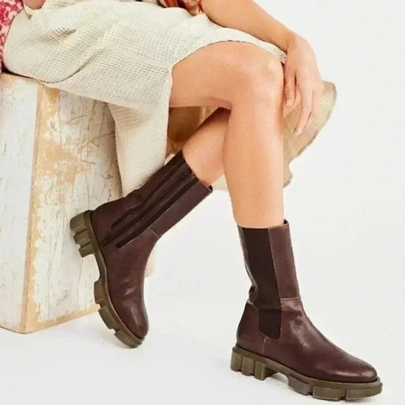 Free people women's Brooks leather Chelsea Boots women's size 8.5 - Picture 1 of 3